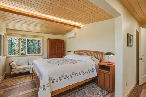 Bedroom - 15020 Remuda Rd, Sisters, OR 97759 photo 3 of 4