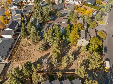 2101 NE Holliday Ave, Bend, OR 97701 photo 2