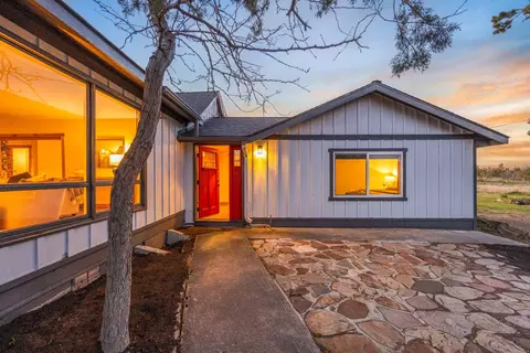 63130 Stenkamp Rd, Bend, OR 97701