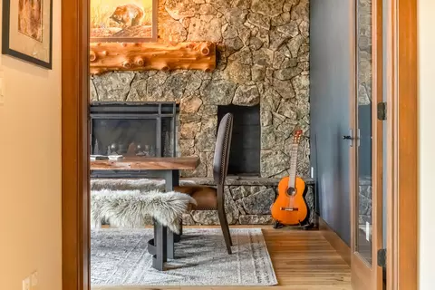 Entry Way - 67167 Highway 20, Bend, OR 97703 photo 2 of 2