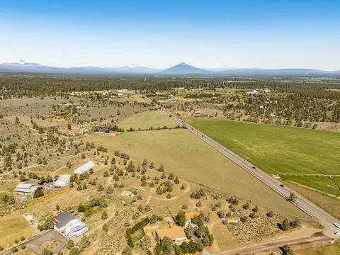 View/Area - 67167 Highway 20, Bend, OR 97703 photo 4 of 4