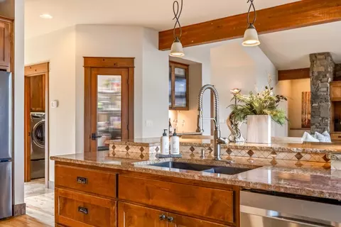 Kitchen - 67167 Highway 20, Bend, OR 97703 photo 5 of 6