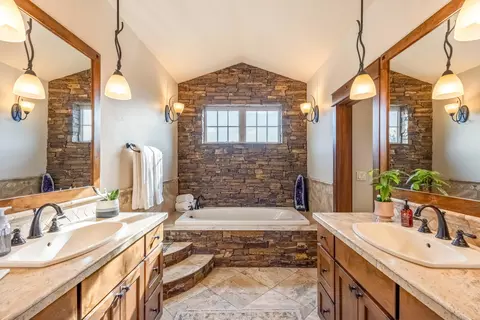 Bath - 67167 Highway 20, Bend, OR 97703 photo 1 of 5