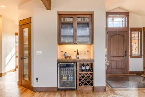 Entry Way - 67167 Highway 20, Bend, OR 97703 photo 1 of 2