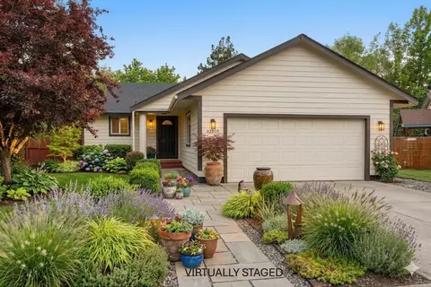 62803 Snowcap Ct, Bend, OR 97701