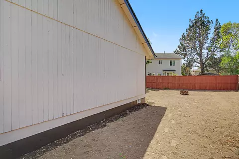 Exterior - 62803 Snowcap Ct, Bend, OR 97701 photo 10 of 10