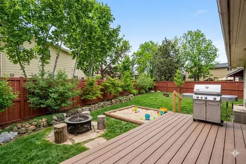 Exterior - 62803 Snowcap Ct, Bend, OR 97701 photo 3 of 10