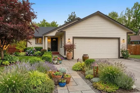62803 Snowcap Ct, Bend, OR 97703