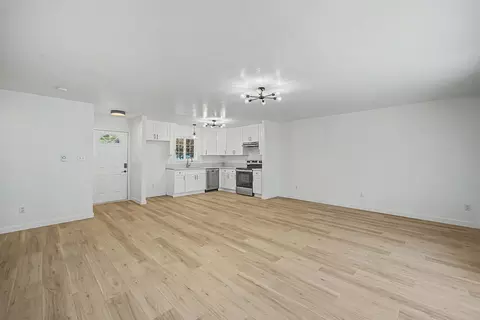 Living - 62803 Snowcap Ct, Bend, OR 97701 photo 3 of 3
