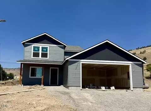 6001 Dove Hollow Dr, Klamath Falls, OR 97603