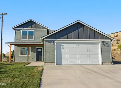 6001 Dove Hollow Dr, Klamath Falls, OR 97603
