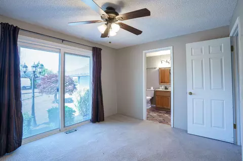 Bedroom - 604 Hemlock Ave, Central Point, OR 97502 photo 2 of 4
