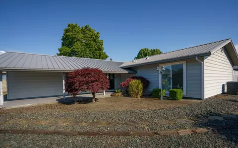 604 Hemlock Ave, Central Point, OR 97502
