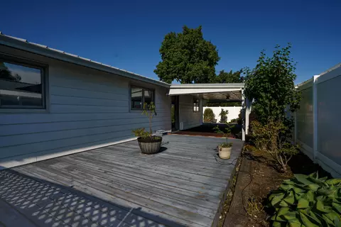 Exterior - 604 Hemlock Ave, Central Point, OR 97502 photo 5 of 7