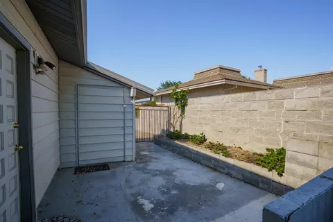 Exterior - 604 Hemlock Ave, Central Point, OR 97502 photo 7 of 7