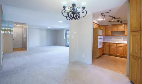 Living - 604 Hemlock Ave, Central Point, OR 97502 photo 3 of 3