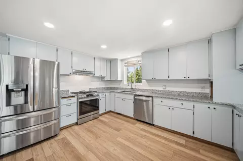 3890 NW 25th St, Redmond, OR 97756