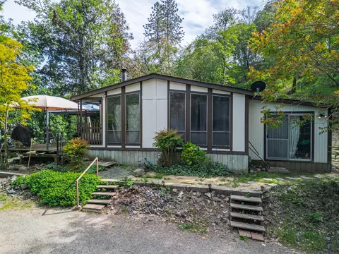 767 Bailey Dr, Grants Pass, OR 97527