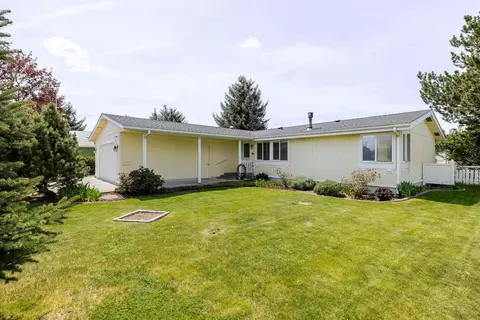 1645 NE 6th St, Redmond, OR 97756