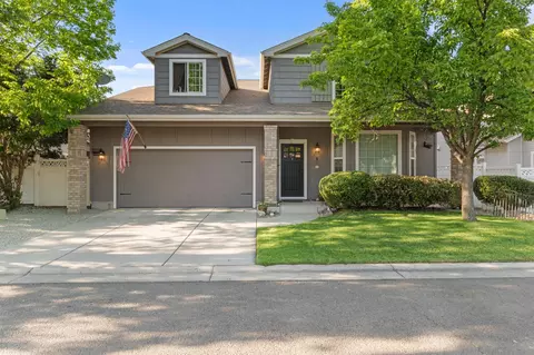 2160 Crestbrook Rd #9, Medford, OR 97504