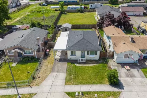 166 Mace Rd, Medford, OR 97501