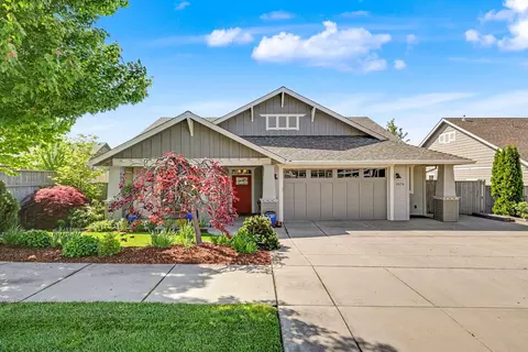 3974 Calle Vista Dr, Medford, OR 97504