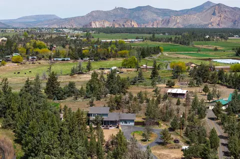 999 NE King Way, Redmond, OR 97756