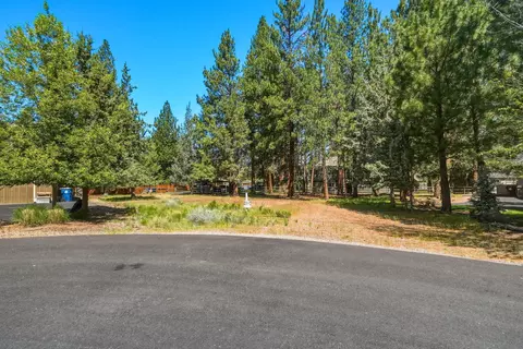 875 S Starry Skies Ct, Sisters, OR 97759