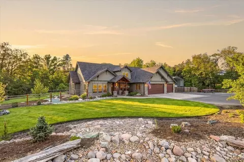 469 Wards Creek Rd, Rogue River, OR 97537