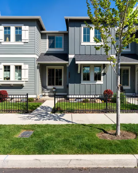 4572 SW 37th St, Redmond, OR 97756