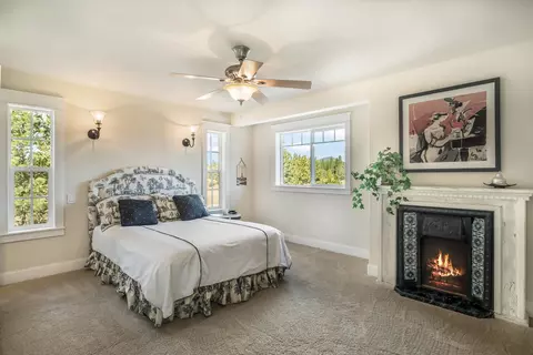 Bedroom - 54641 Silver Fox Dr, Bend, OR 97707 photo 4 of 7