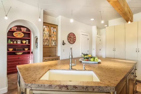 Kitchen - 54641 Silver Fox Dr, Bend, OR 97707 photo 6 of 8