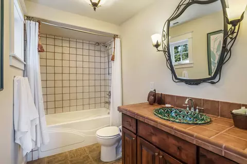 Bath - 54641 Silver Fox Dr, Bend, OR 97707 photo 5 of 5