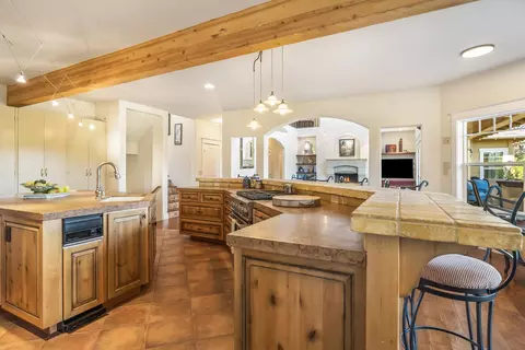Kitchen - 54641 Silver Fox Dr, Bend, OR 97707 photo 5 of 8