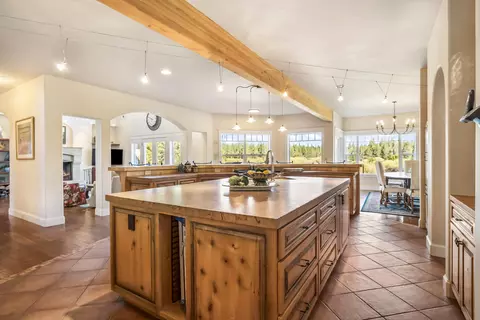 Kitchen - 54641 Silver Fox Dr, Bend, OR 97707 photo 7 of 8
