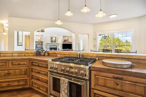 Kitchen - 54641 Silver Fox Dr, Bend, OR 97707 photo 2 of 8