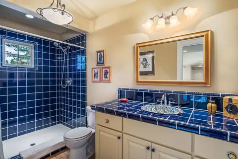 Bath - 54641 Silver Fox Dr, Bend, OR 97707 photo 3 of 5