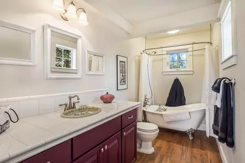 Bath - 54641 Silver Fox Dr, Bend, OR 97707 photo 4 of 5