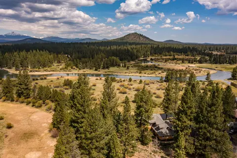 View/Area - 54641 Silver Fox Dr, Bend, OR 97707 photo 2 of 7