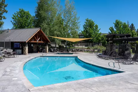 19733 Aspen Meadows Dr, Bend, OR 97702