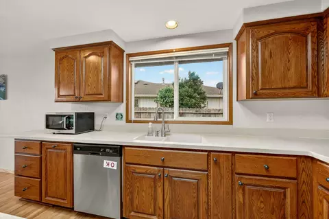 Kitchen - 148 Meadow View Dr, Phoenix, OR 97535 photo 2 of 4