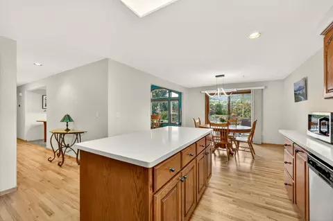 Kitchen - 148 Meadow View Dr, Phoenix, OR 97535 photo 4 of 4