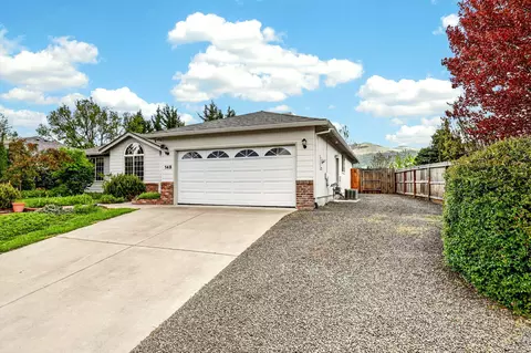 148 Meadow View Dr, Phoenix, OR 97535