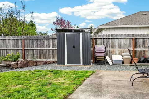 Exterior - 148 Meadow View Dr, Phoenix, OR 97535 photo 7 of 7