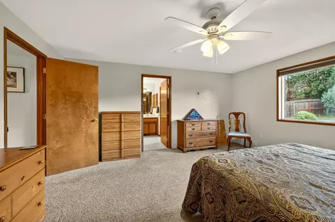 Bedroom - 148 Meadow View Dr, Phoenix, OR 97535 photo 2 of 3