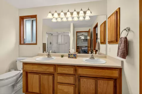 Bath - 148 Meadow View Dr, Phoenix, OR 97535 photo 1 of 4