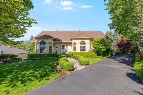1527 Pebble Beach Ct, Medford, OR 97504
