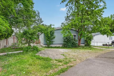 742 2nd Ave #SPC 19, Gold Hill, OR 97525