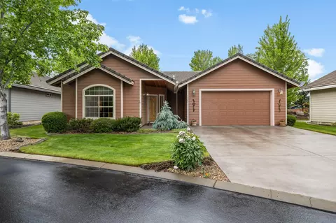1945 NW 18th St, Redmond, OR 97756