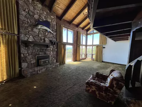 Living - 34836 Dawn Loop, Chiloquin, OR 97624 photo 4 of 6